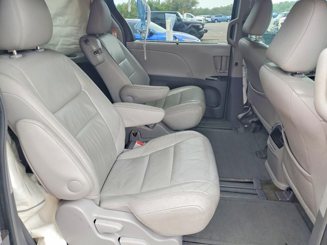 2015 TOYOTA SIENNA
