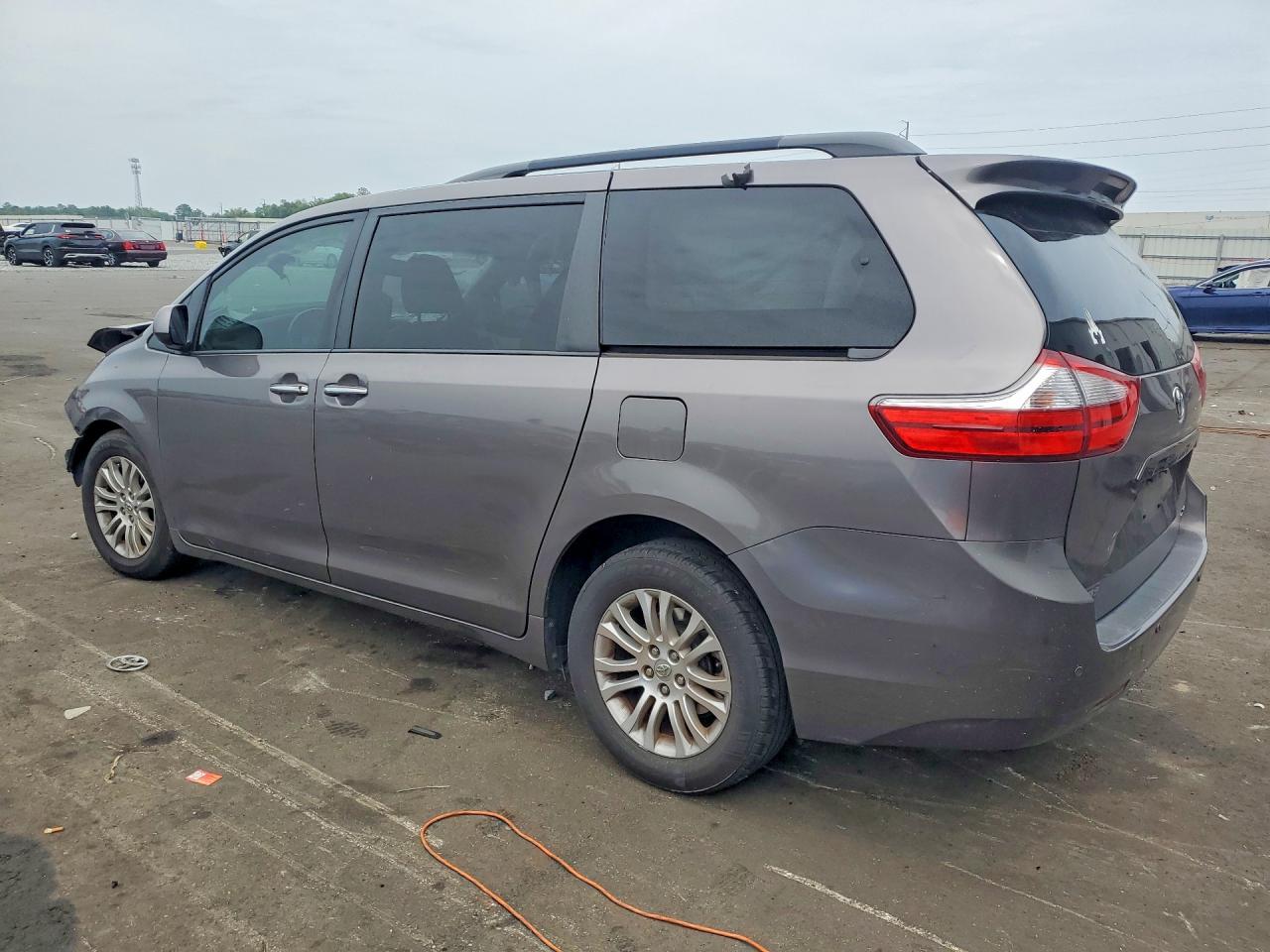 2015 TOYOTA SIENNA