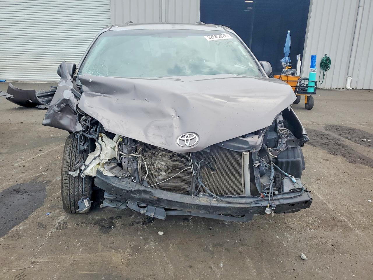 2015 TOYOTA SIENNA