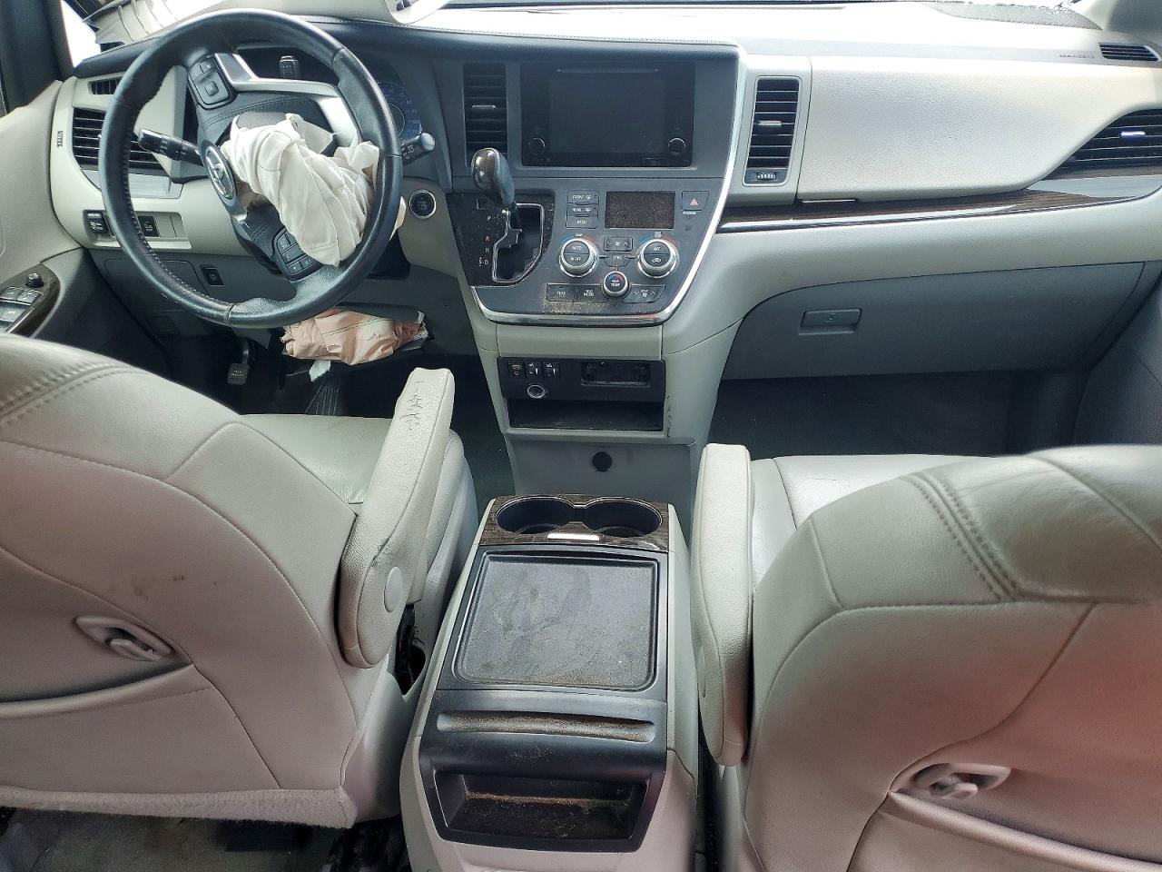 2015 TOYOTA SIENNA