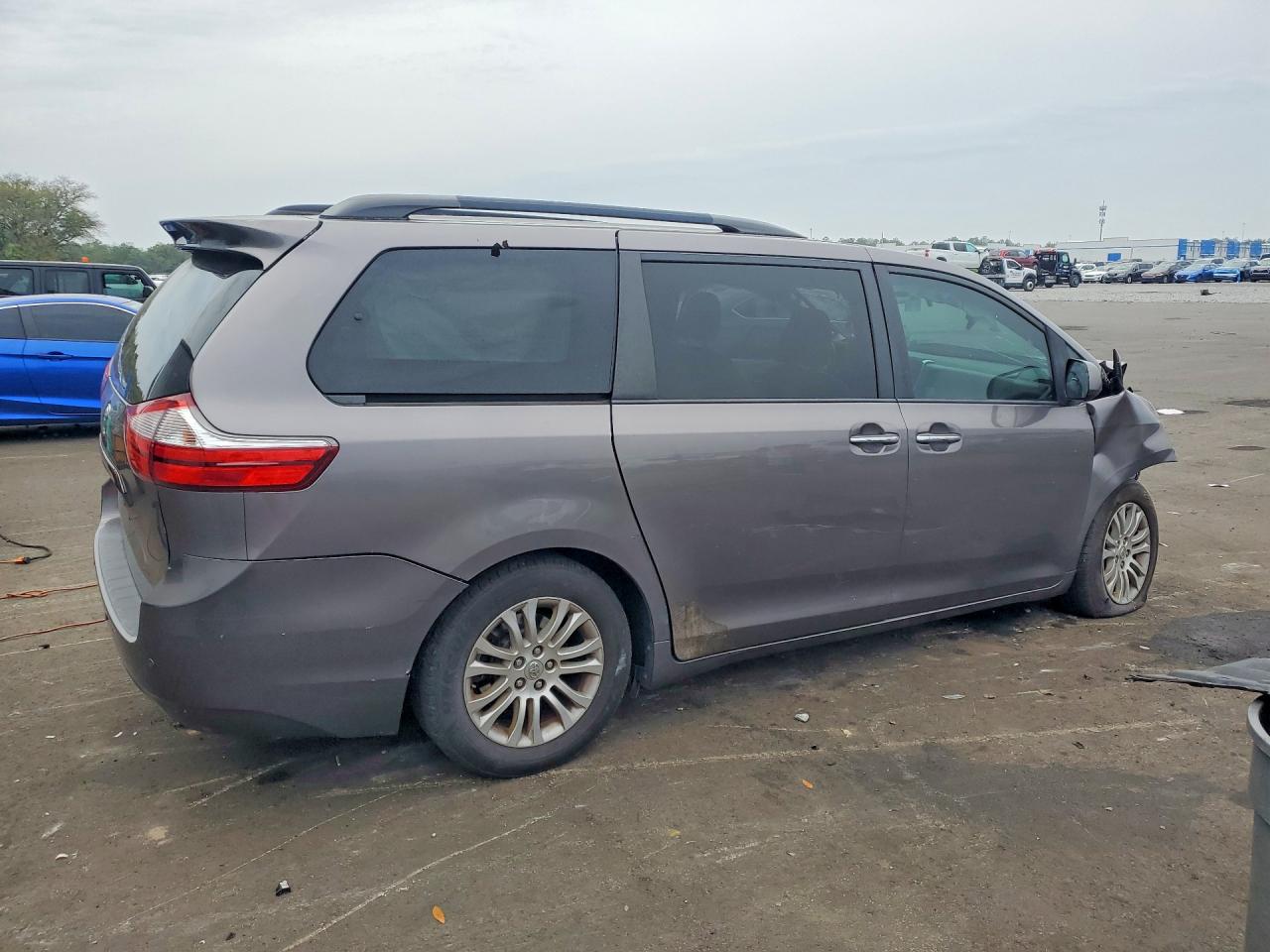 2015 TOYOTA SIENNA