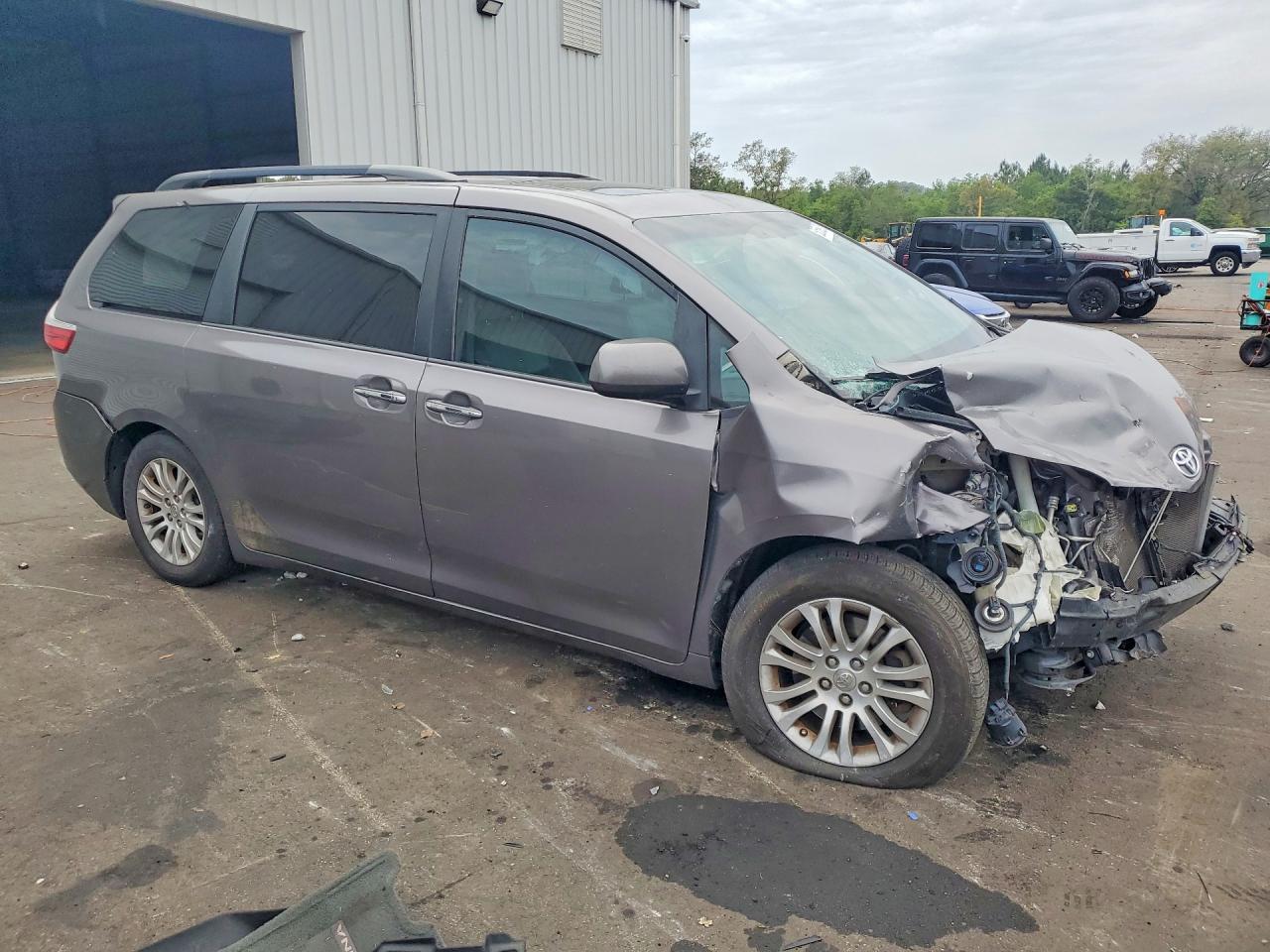 2015 TOYOTA SIENNA