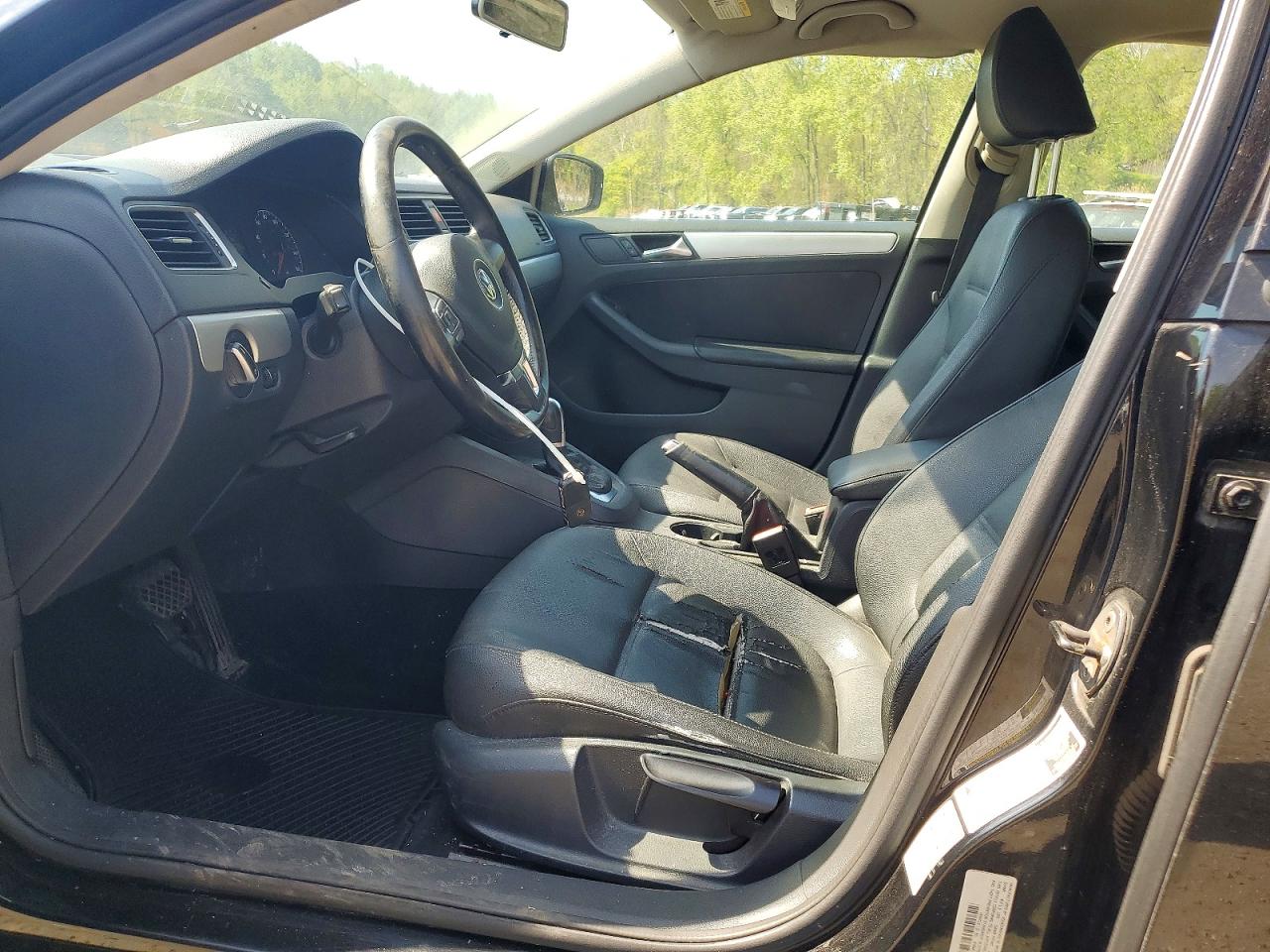 2011 VOLKSWAGEN JETTA