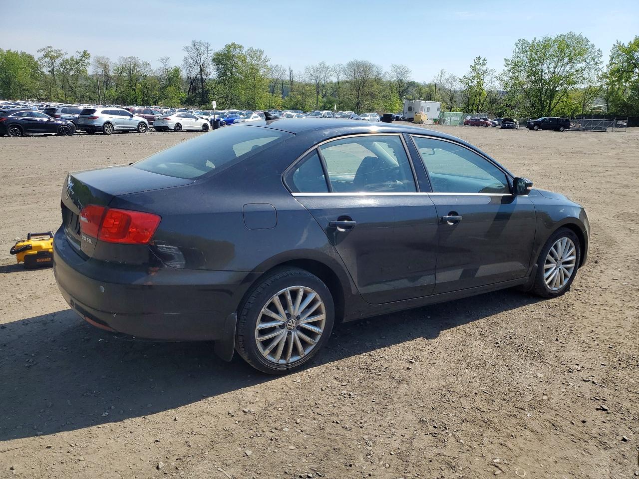 2011 VOLKSWAGEN JETTA