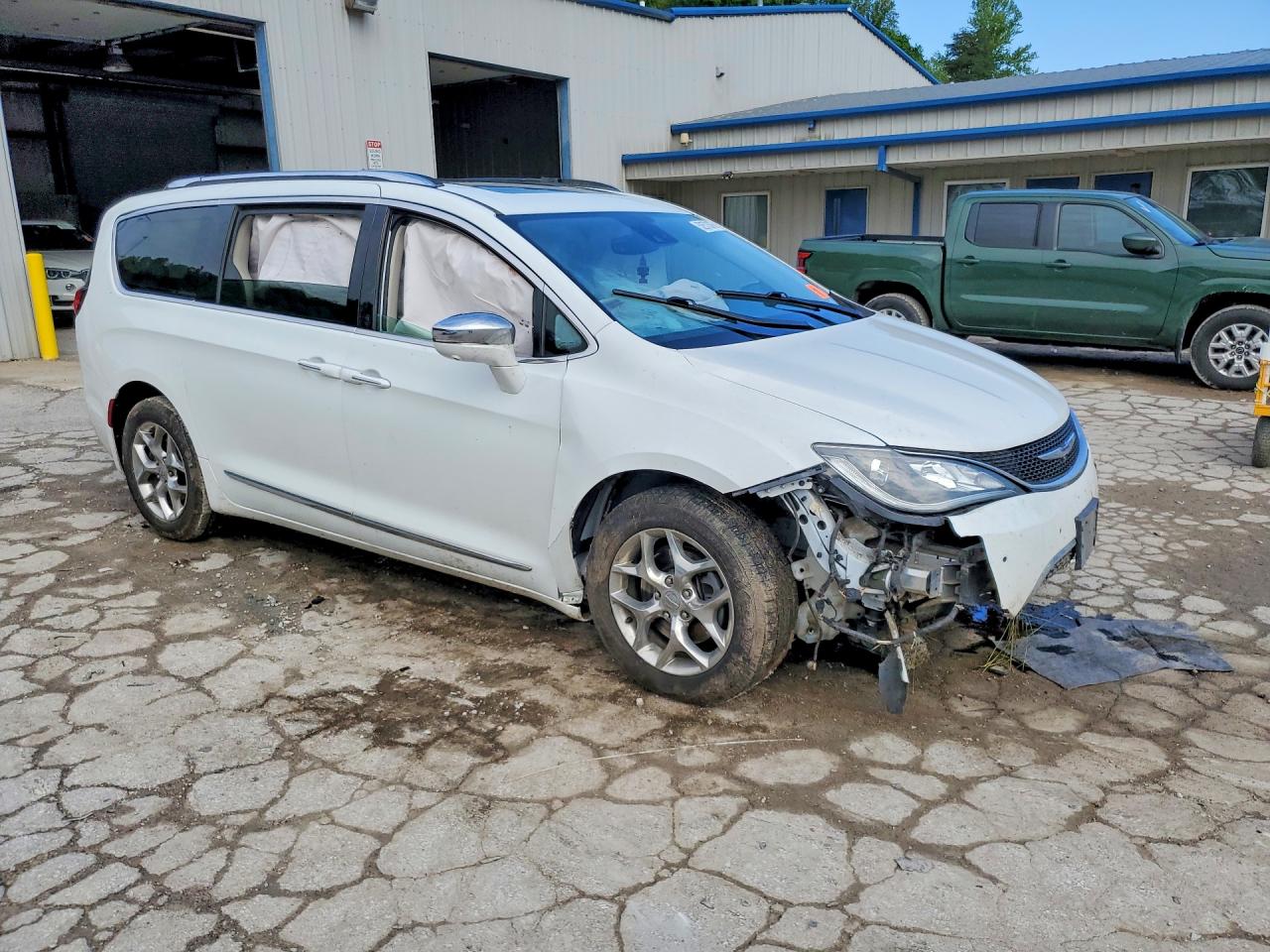 2017 CHRYSLER PACIFICA