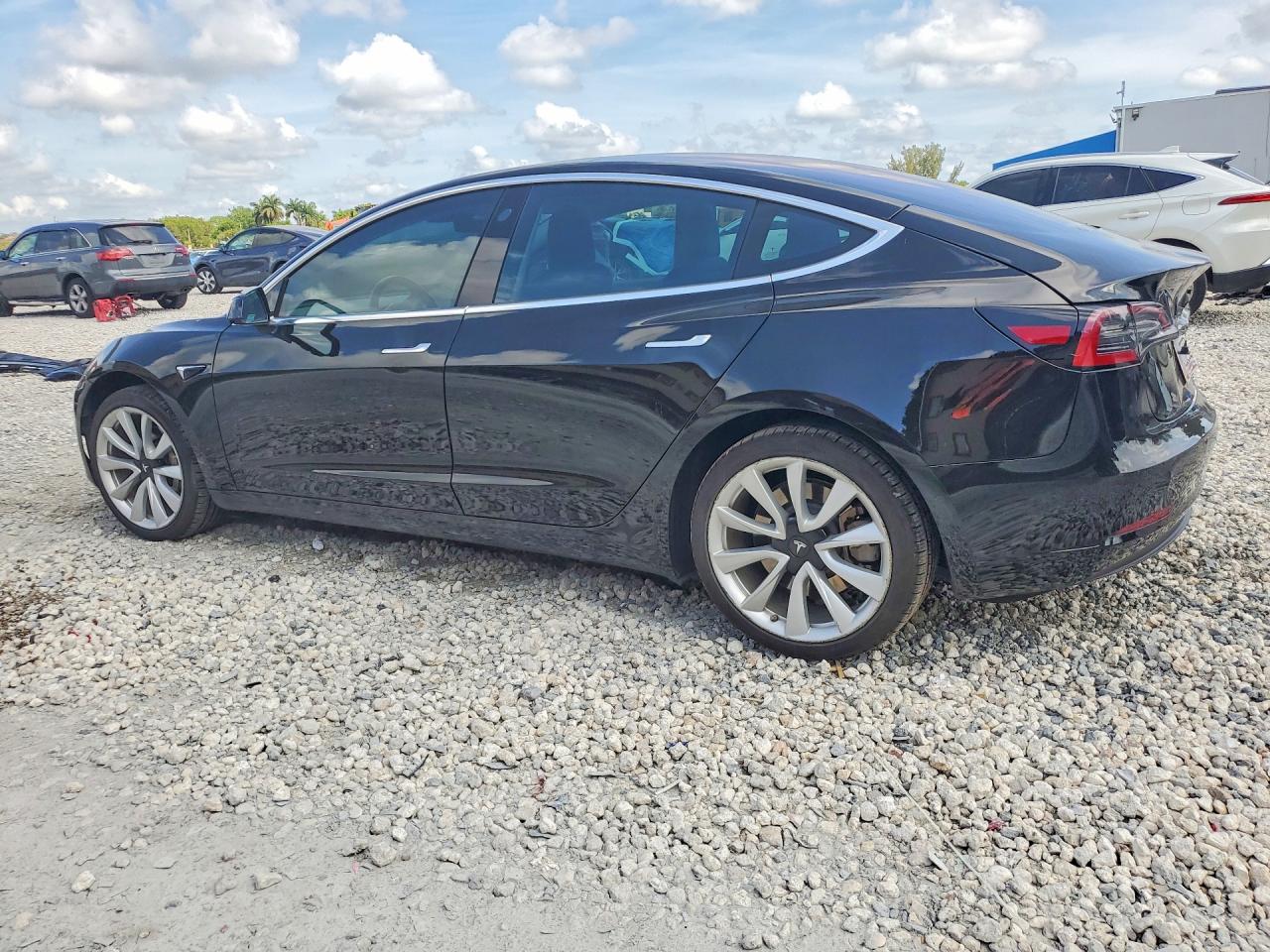 2018 TESLA MODEL 3
