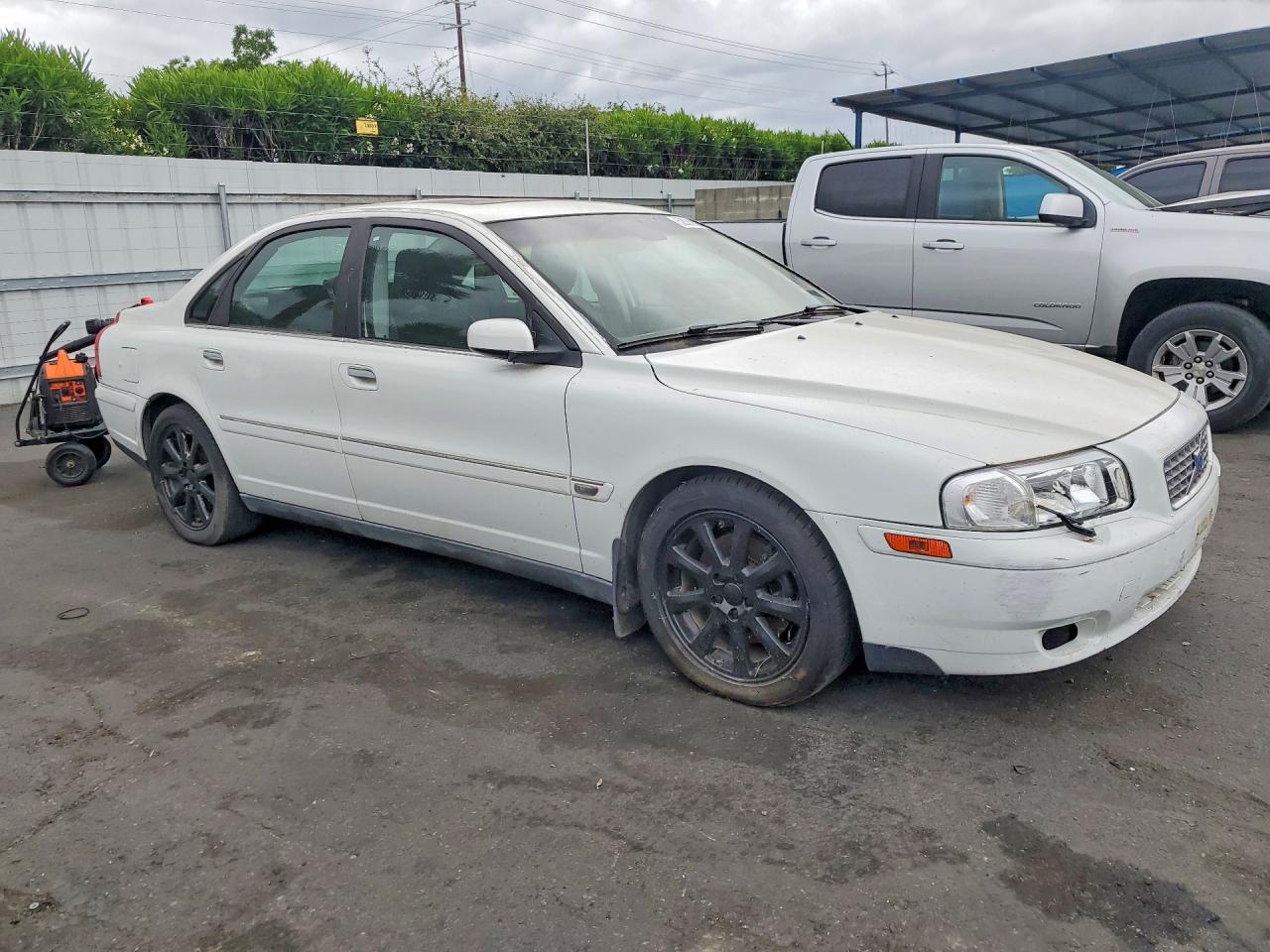 2004 VOLVO S80