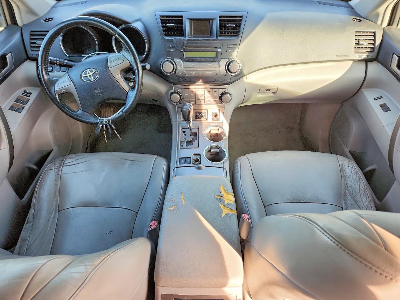 2010 TOYOTA HIGHLANDER