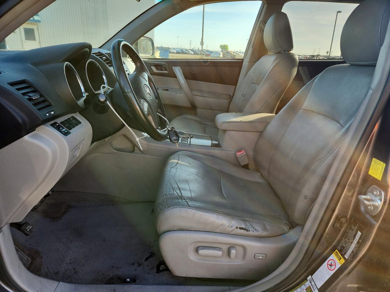 2010 TOYOTA HIGHLANDER