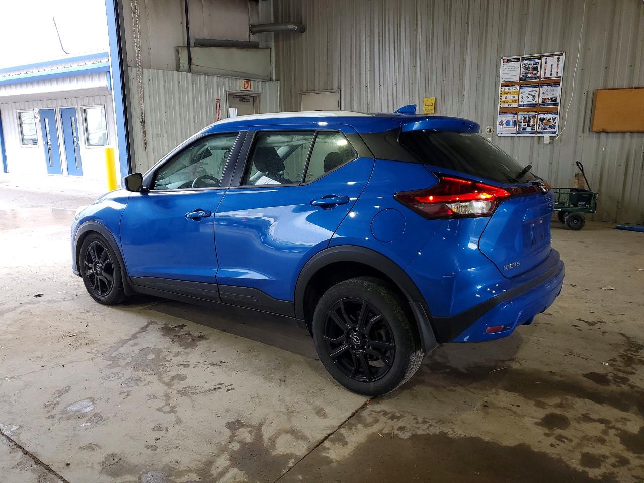 2023 NISSAN KICKS