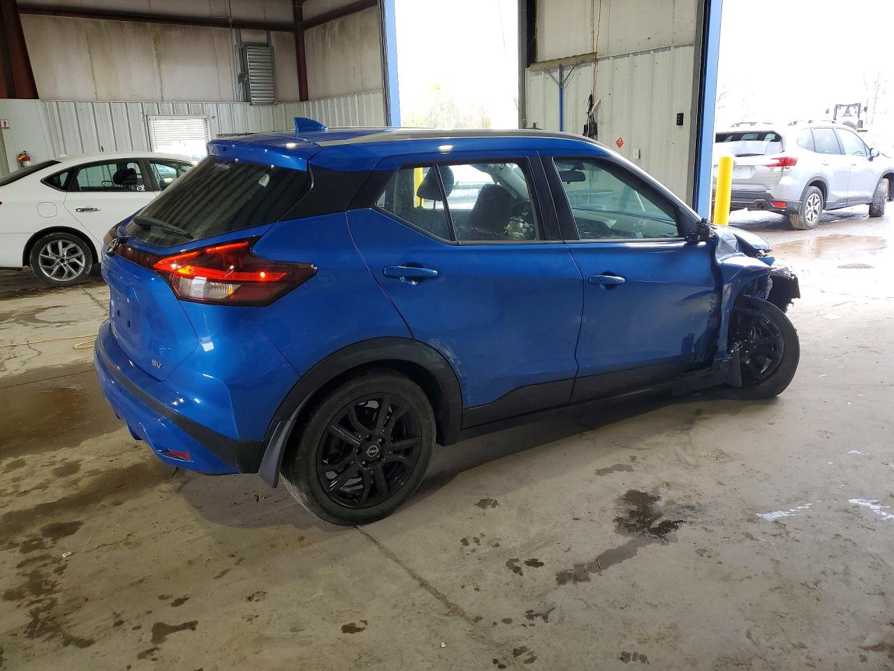 2023 NISSAN KICKS