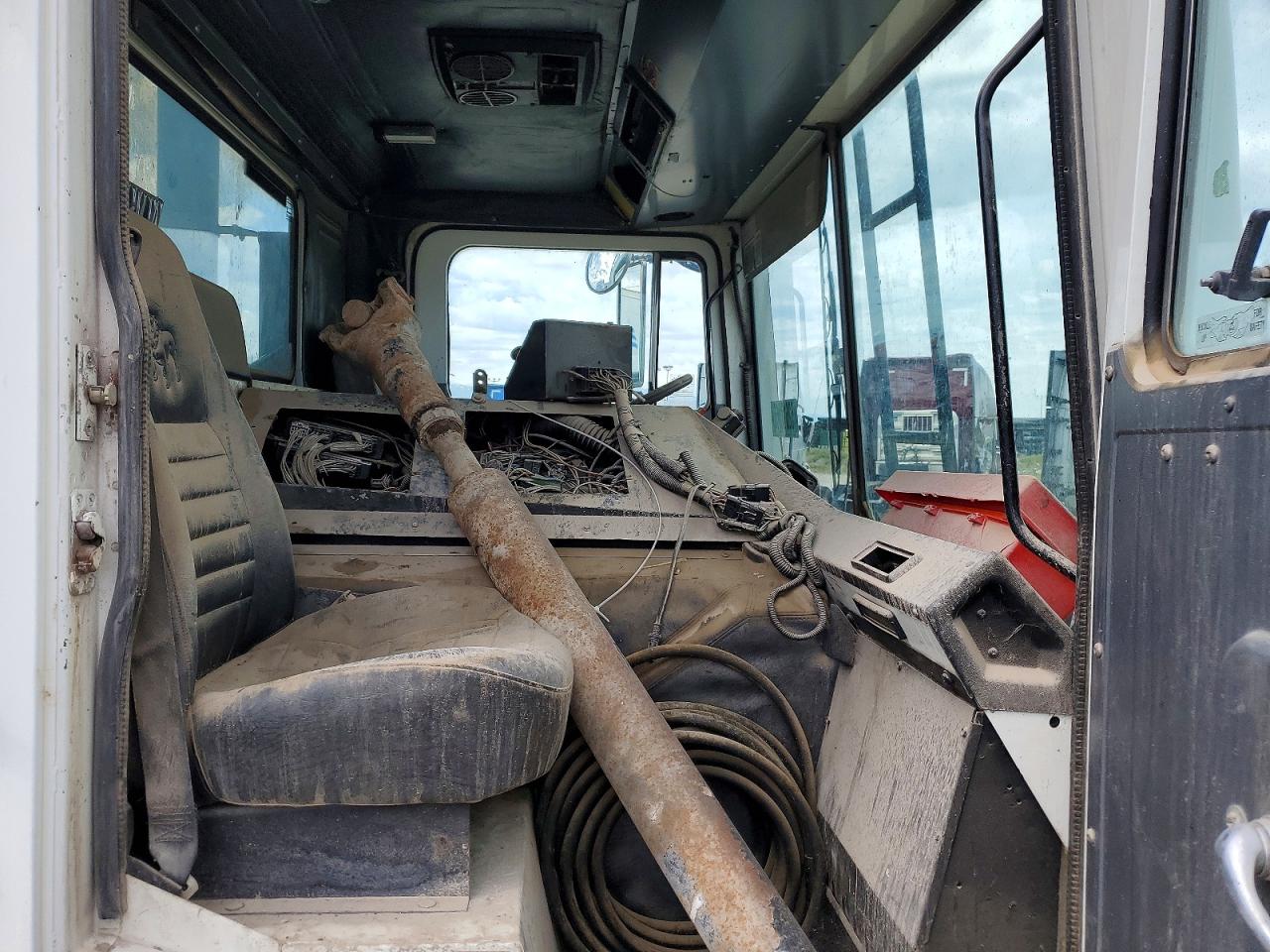 2002 MACK MR6405