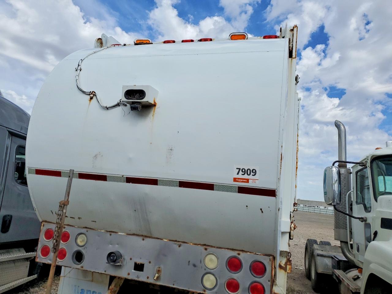 2002 MACK MR6405