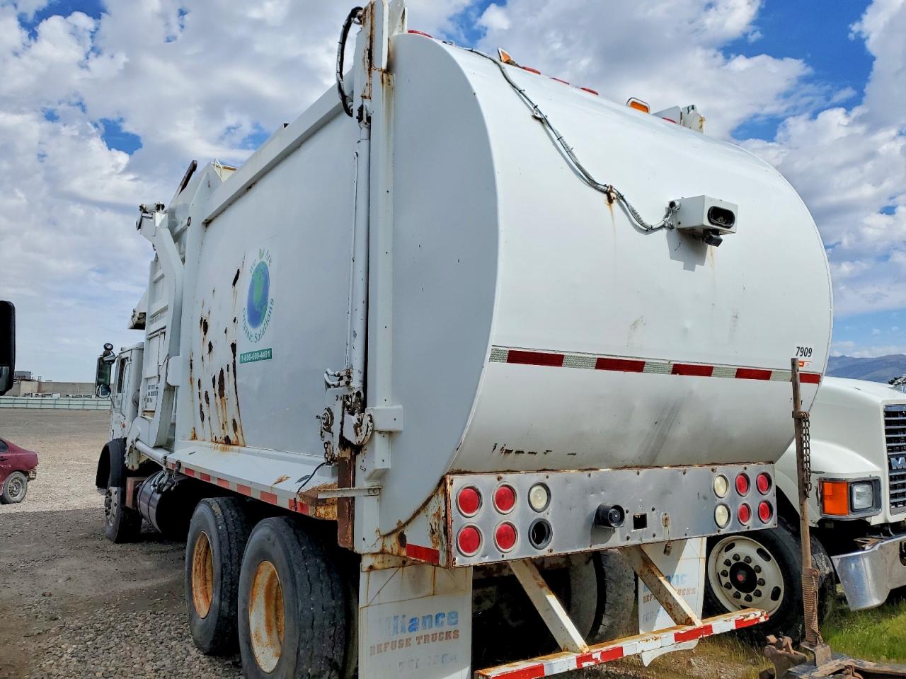 2002 MACK MR6405