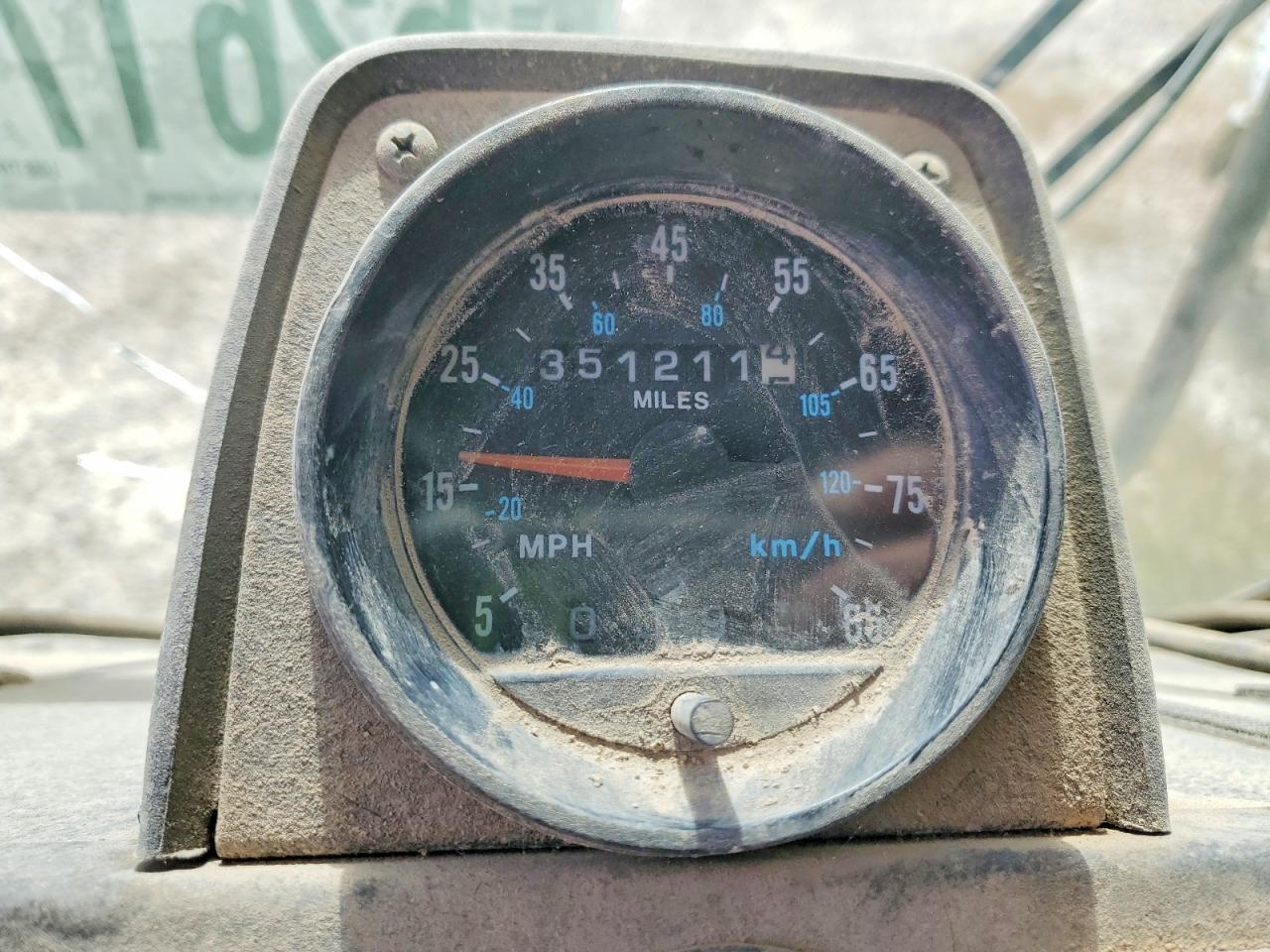 2002 MACK MR6905