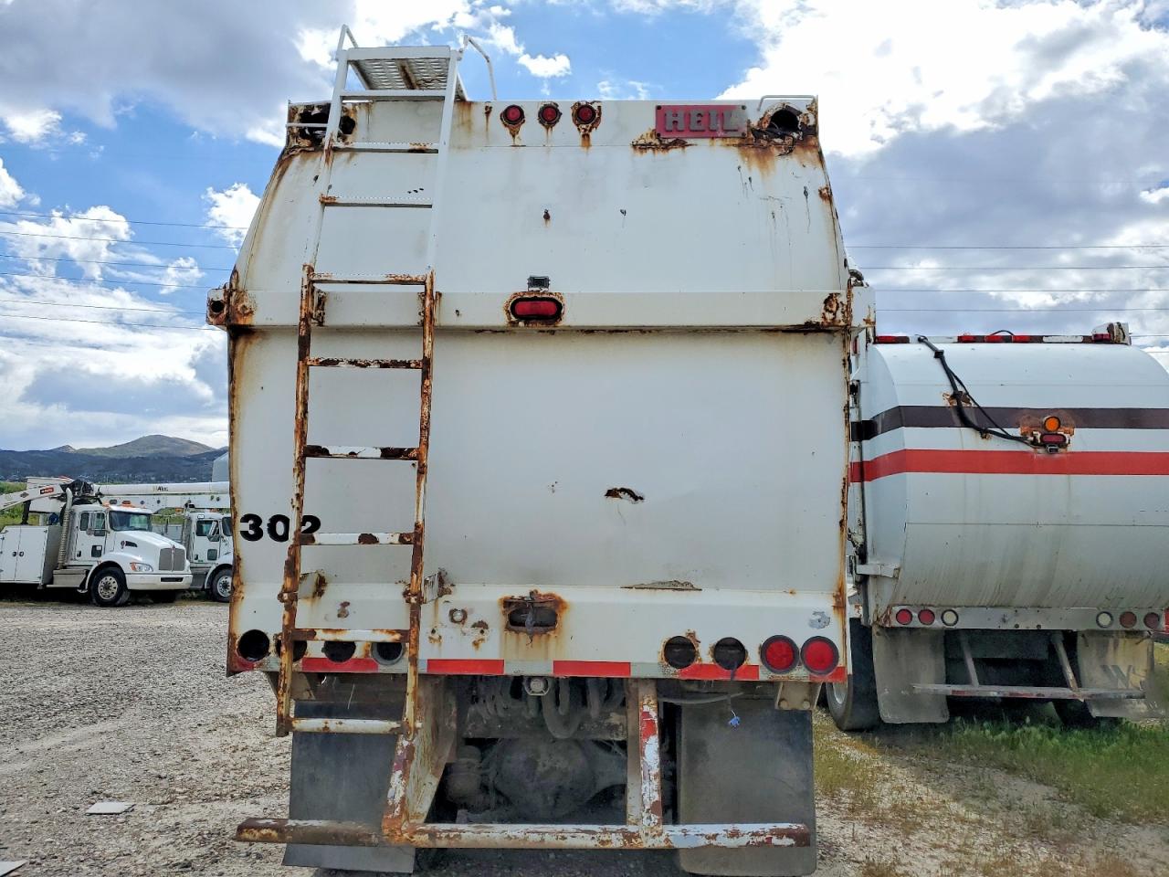 2002 MACK MR6905