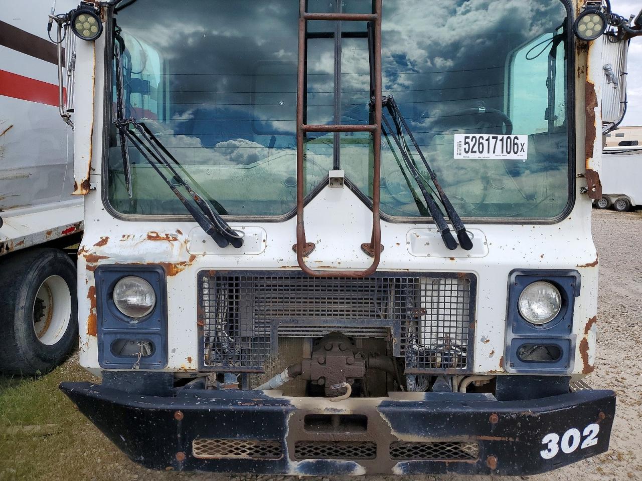 2002 MACK MR6905
