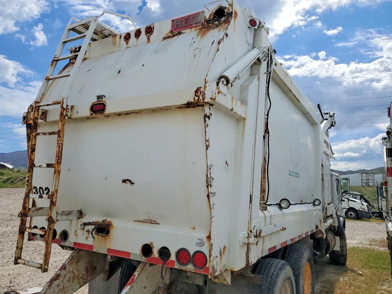 2002 MACK MR6905