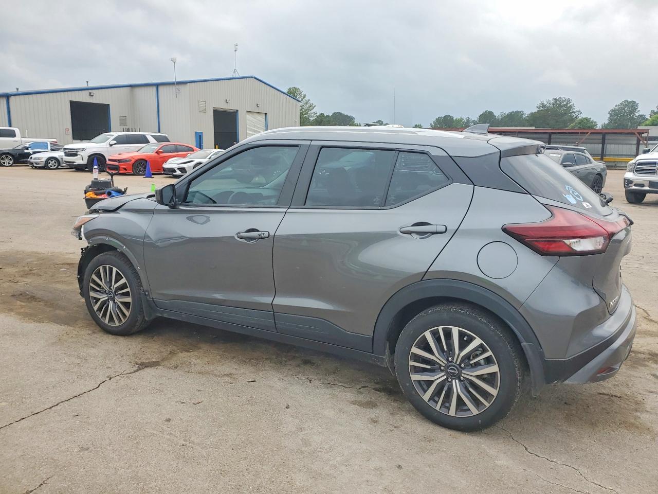 2023 NISSAN KICKS