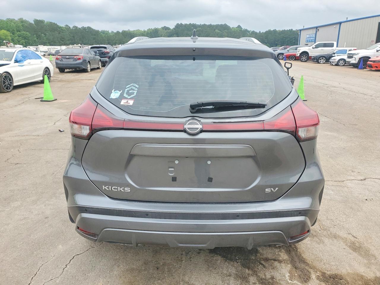 2023 NISSAN KICKS