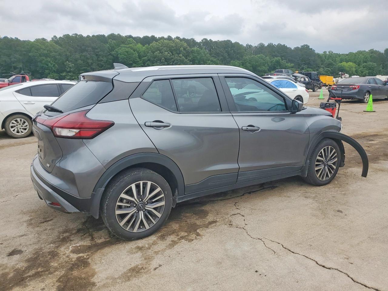 2023 NISSAN KICKS