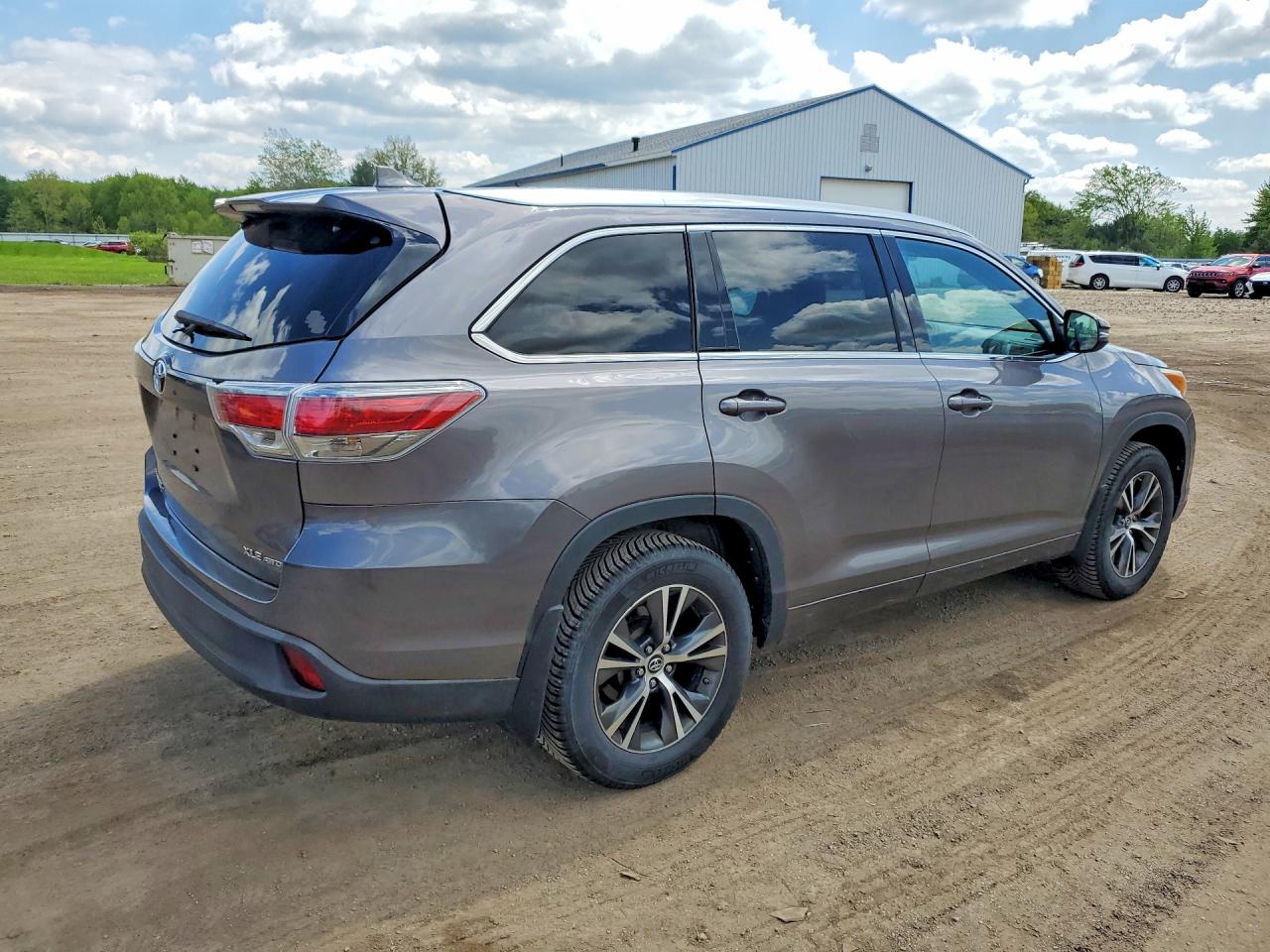 2016 TOYOTA HIGHLANDER