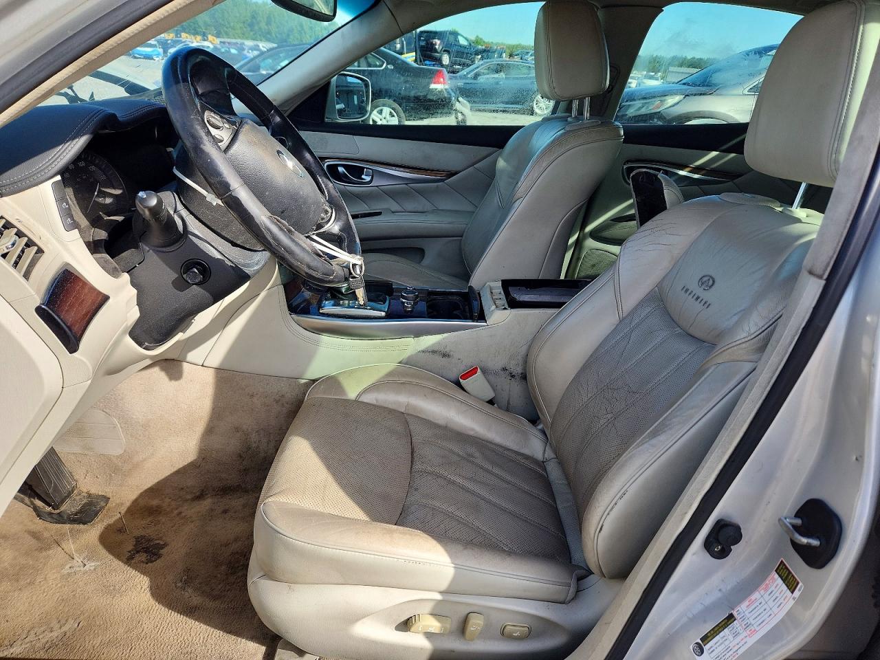 2011 INFINITI M37