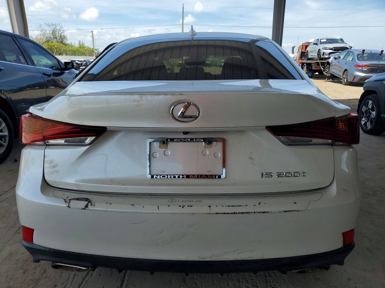 2017 LEXUS IS