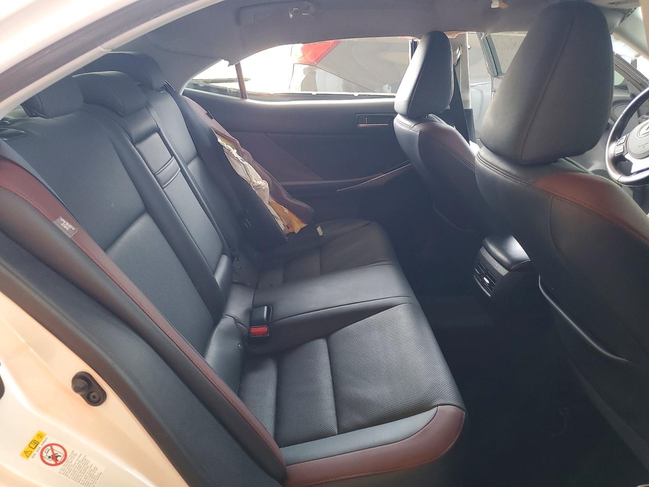 2017 LEXUS IS