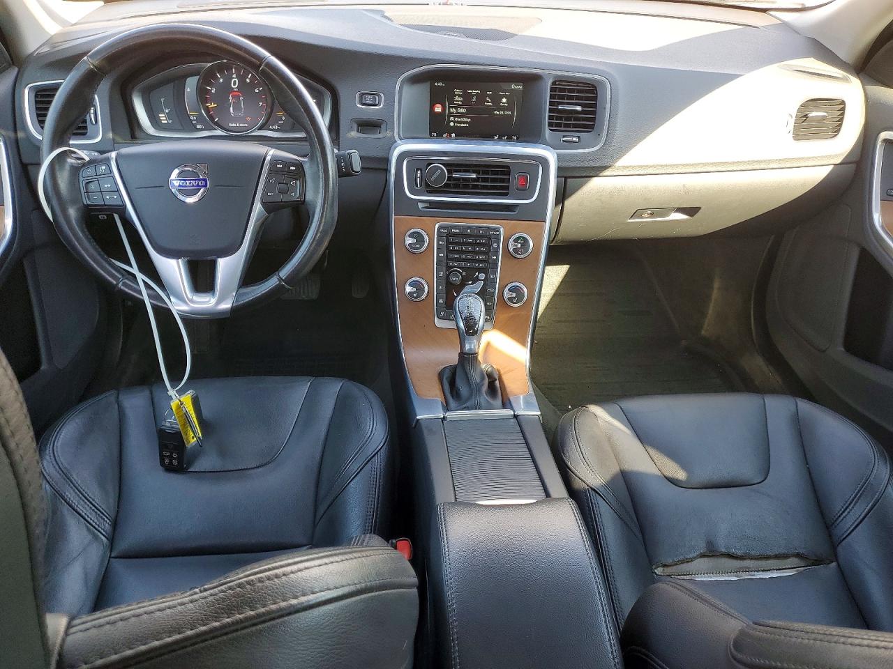 2016 VOLVO S60