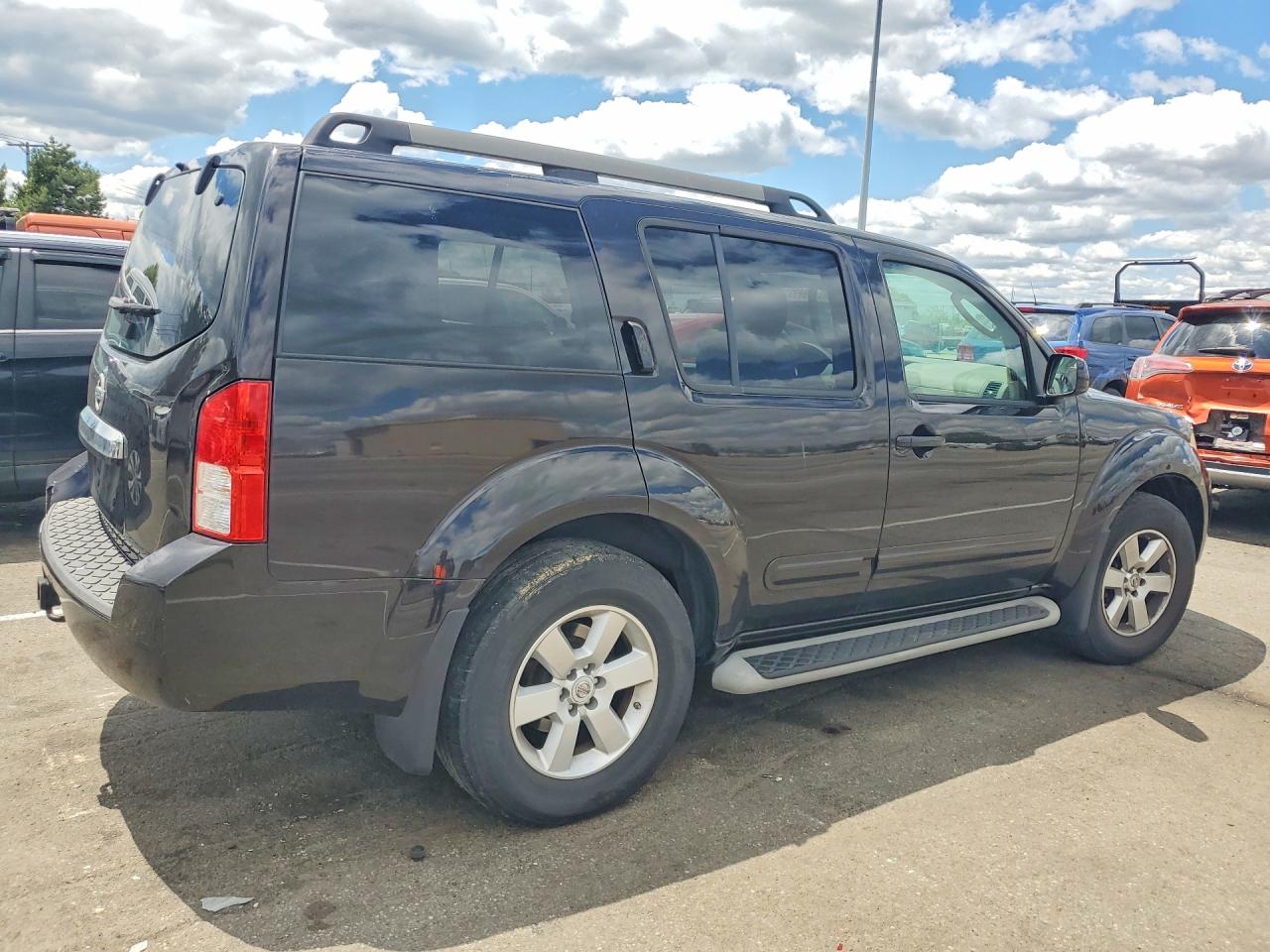 2011 NISSAN PATHFINDER