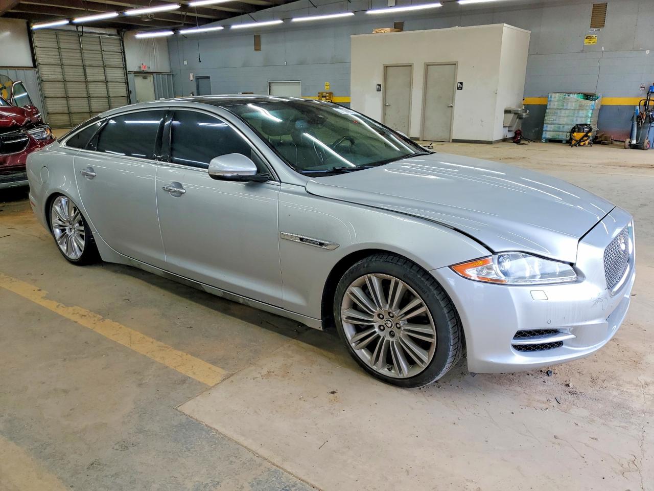 2013 JAGUAR XJ