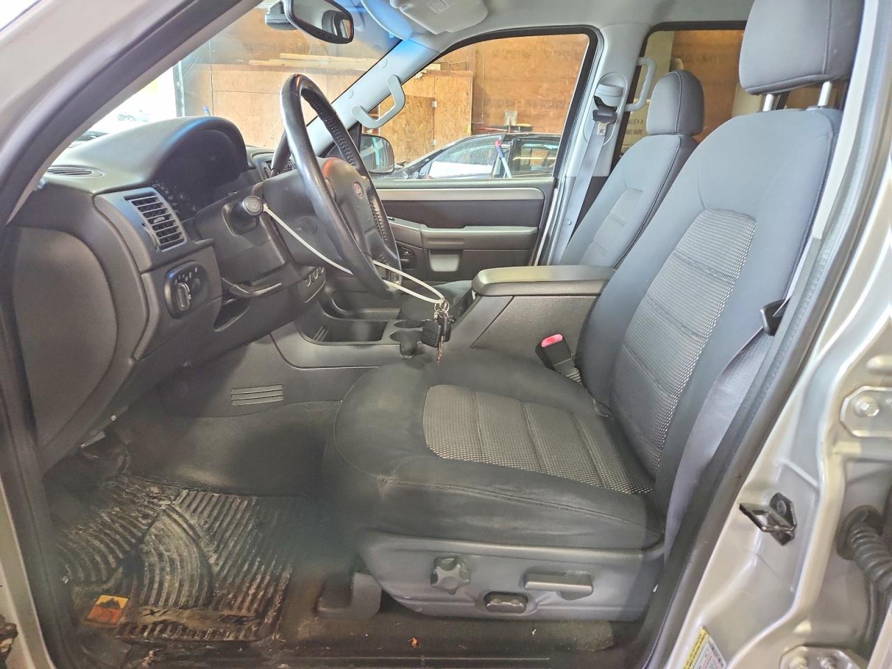 2004 FORD EXPLORER