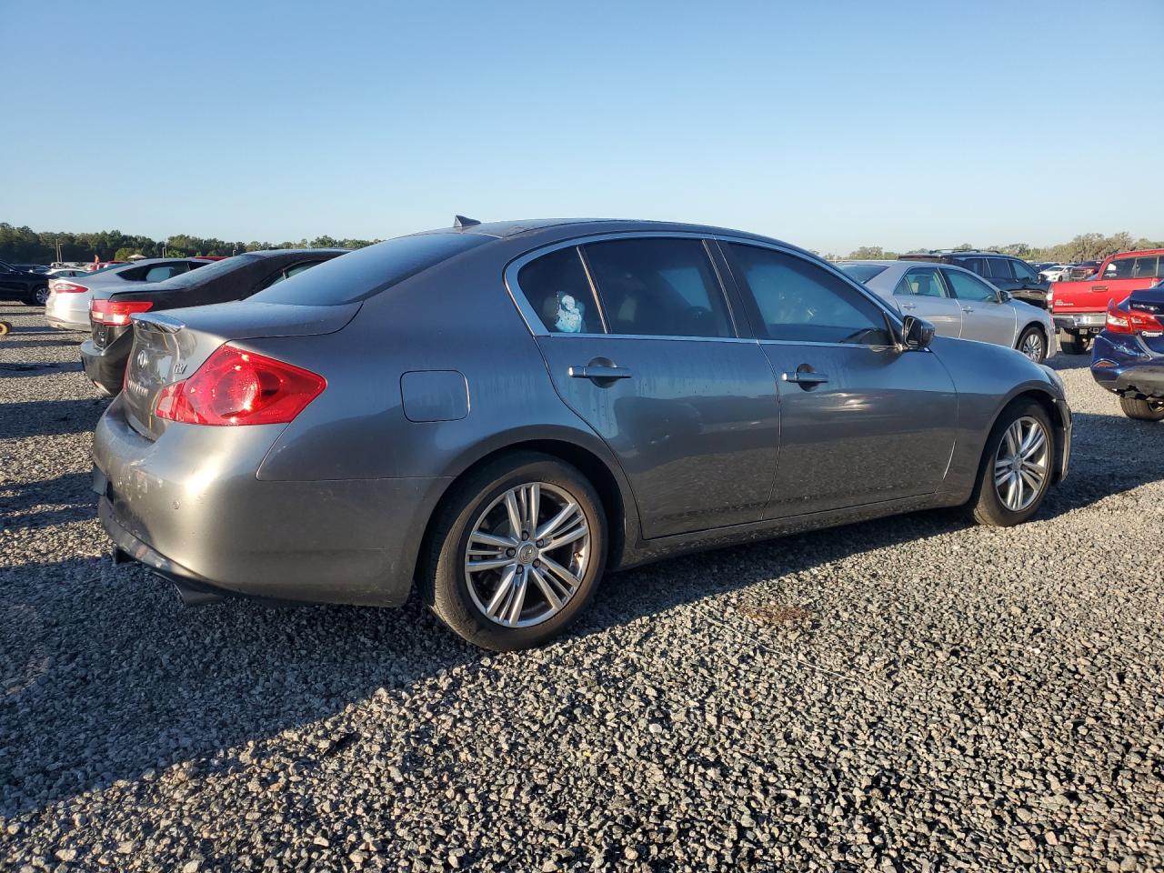 2013 INFINITI G37