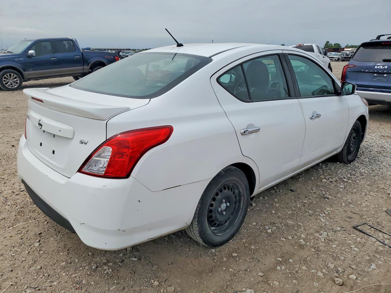 2019 NISSAN VERSA