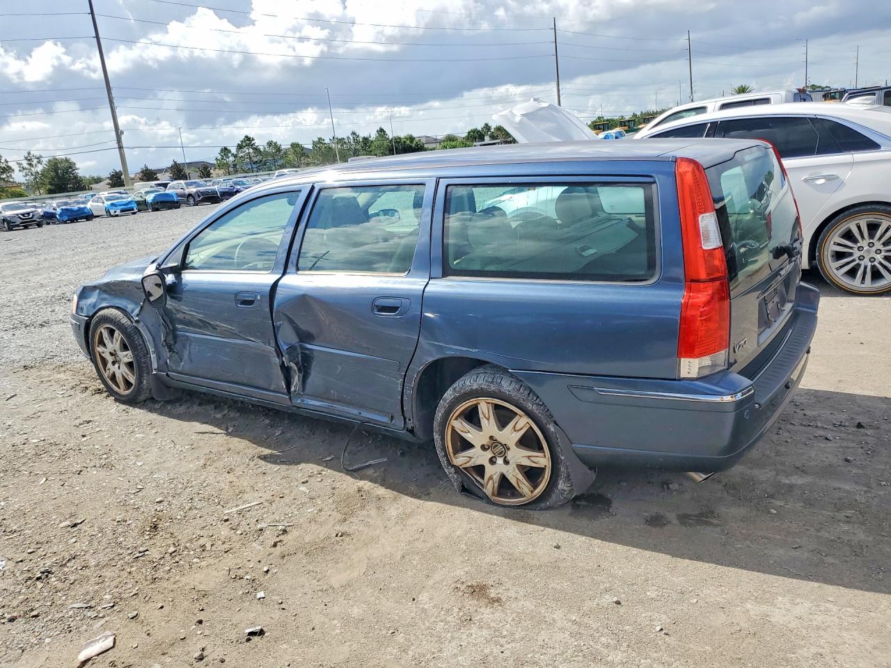 2005 VOLVO V70