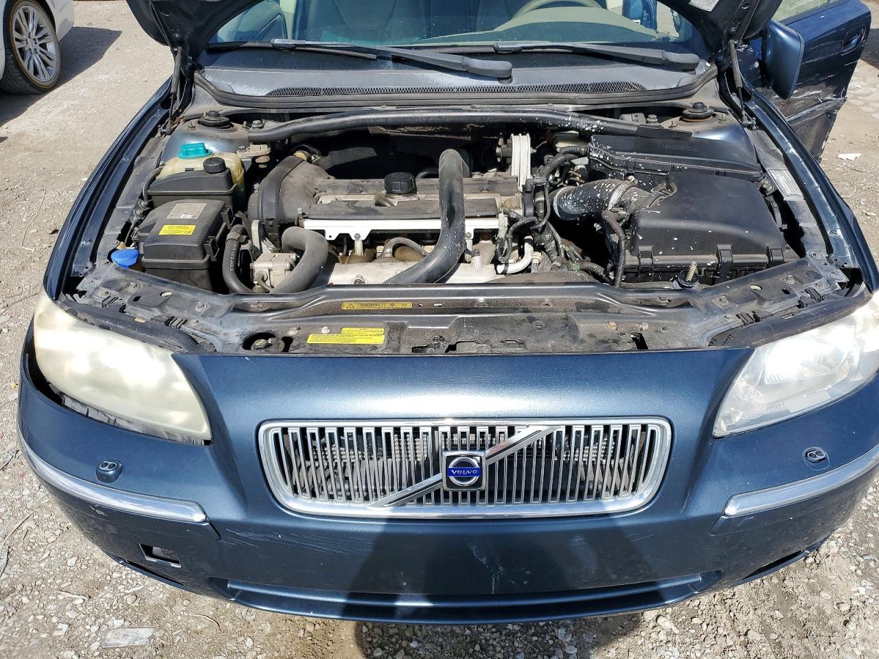 2005 VOLVO V70