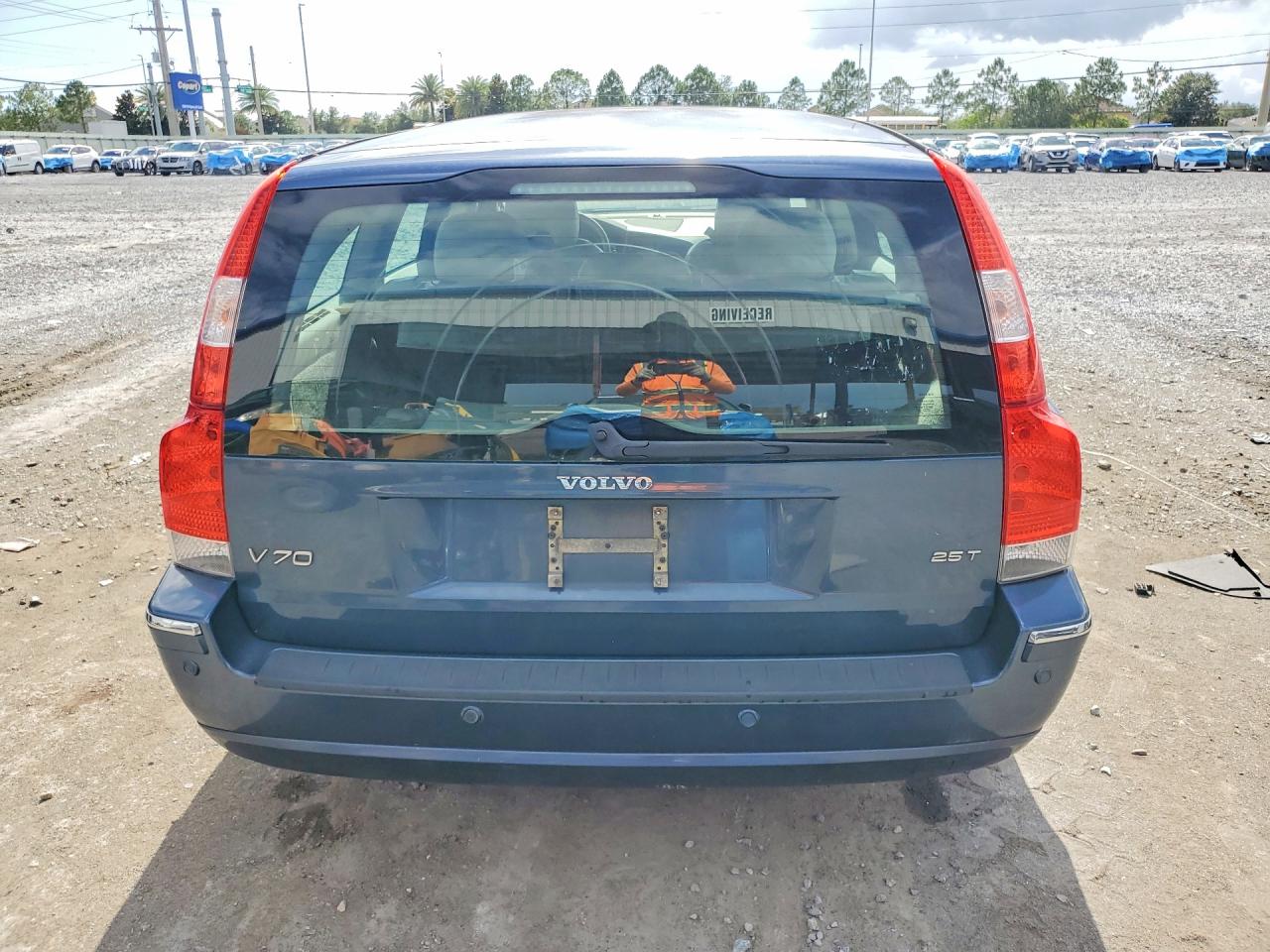 2005 VOLVO V70