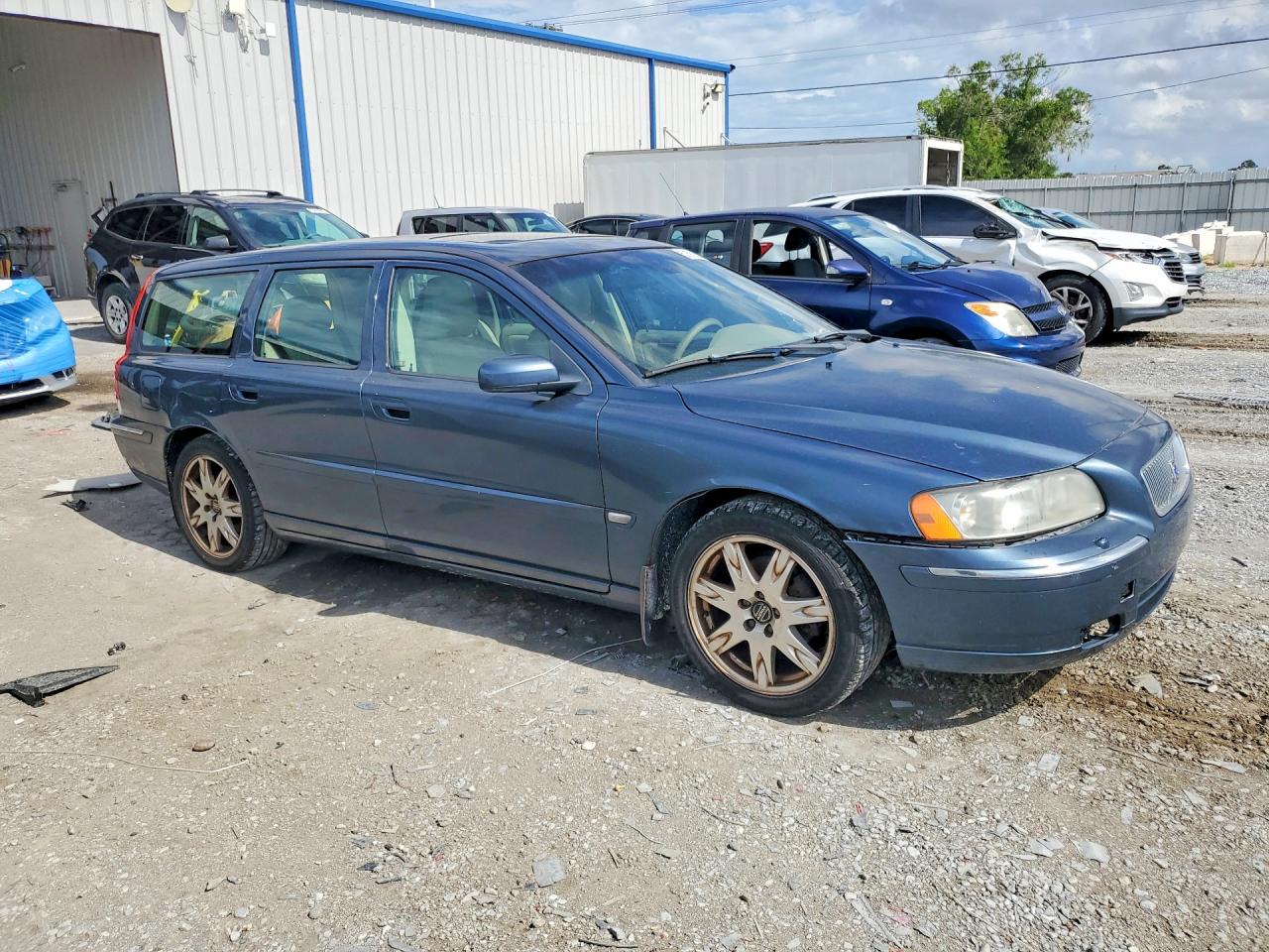 2005 VOLVO V70