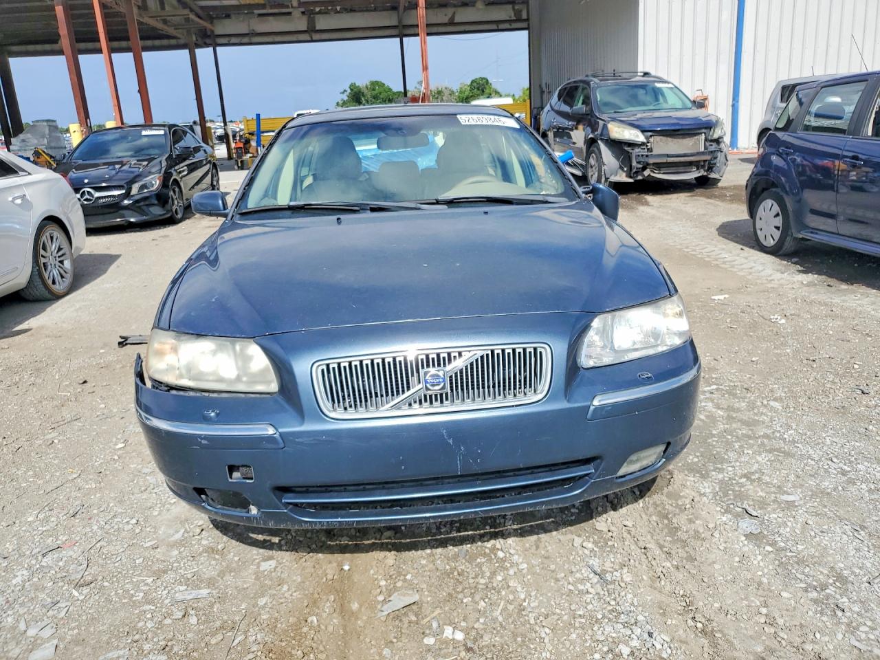 2005 VOLVO V70