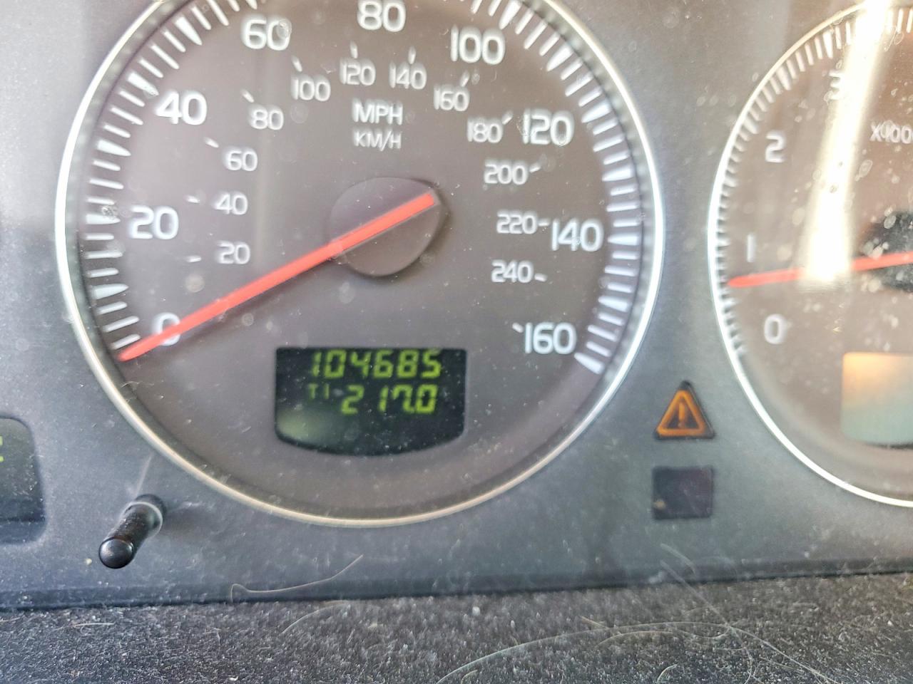 2005 VOLVO V70
