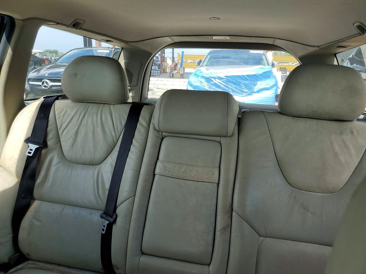 2005 VOLVO V70