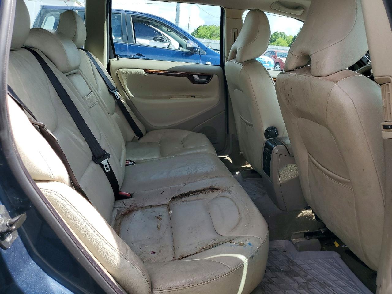 2005 VOLVO V70