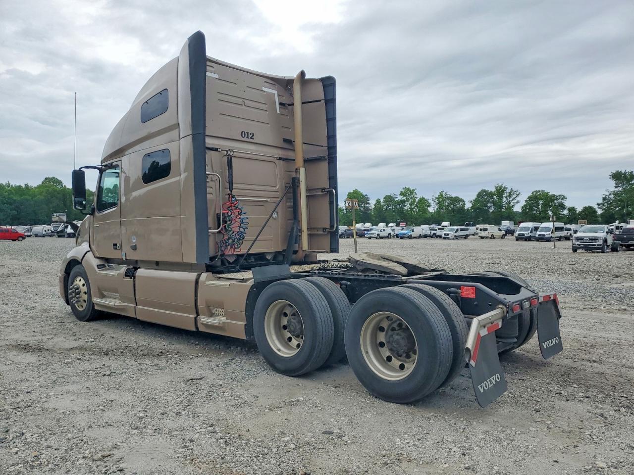 2020 VOLVO VN