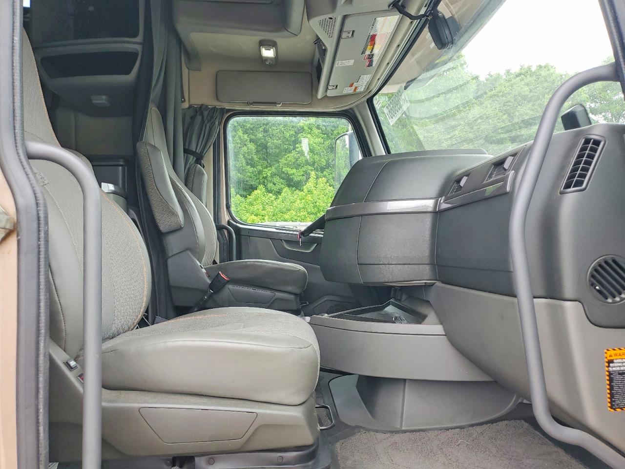 2020 VOLVO VN