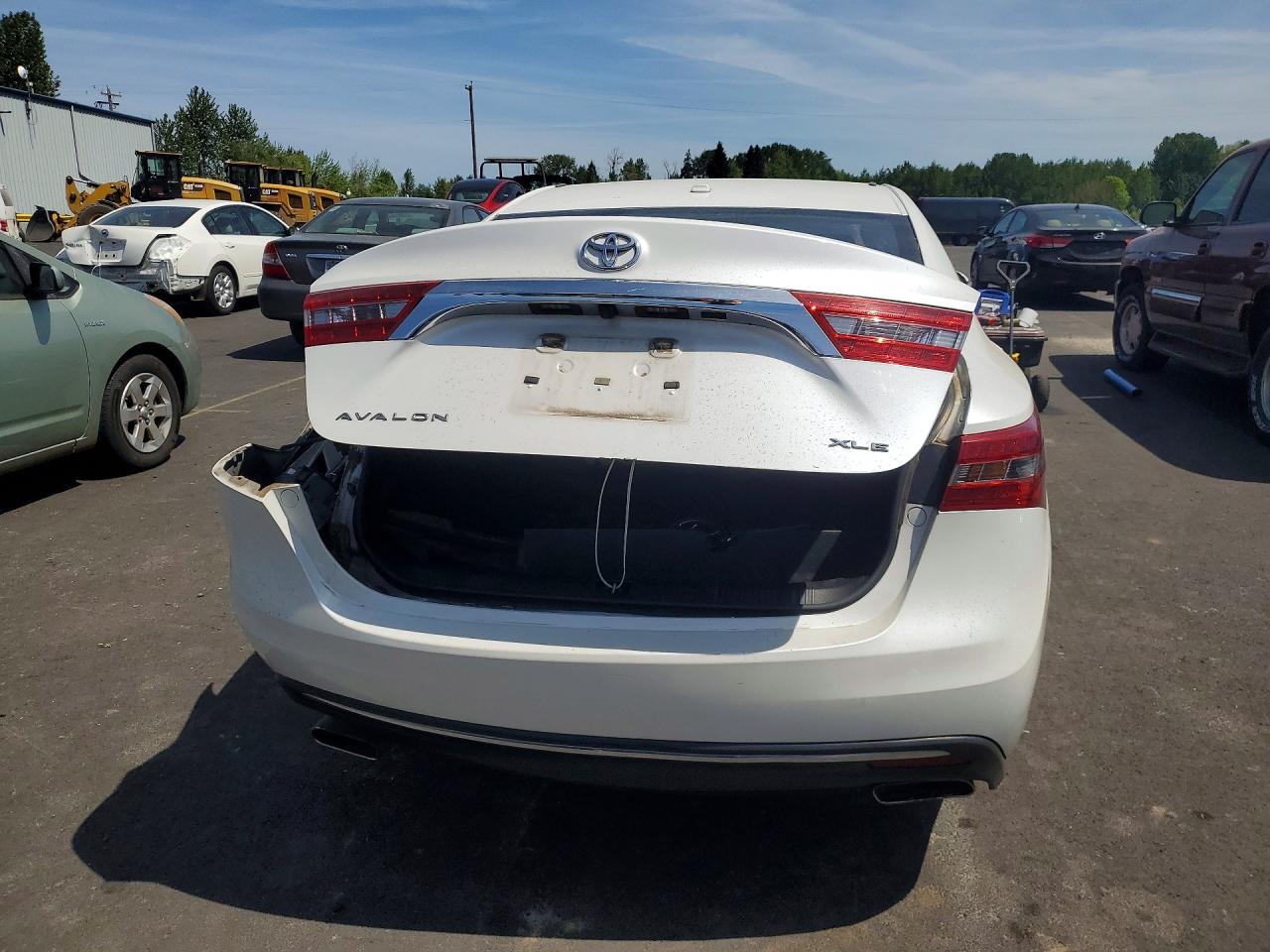 2016 TOYOTA AVALON