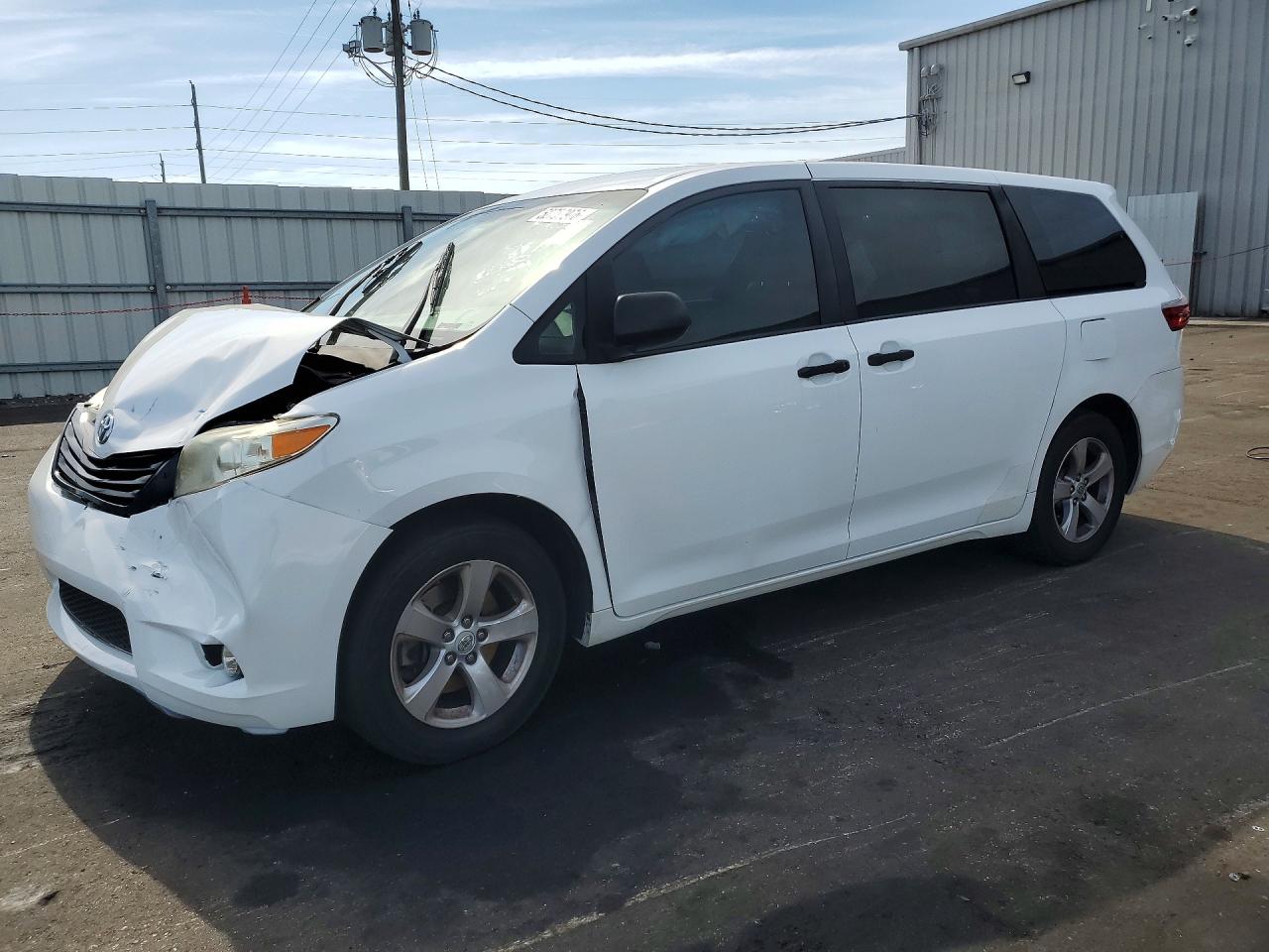 2017 TOYOTA SIENNA