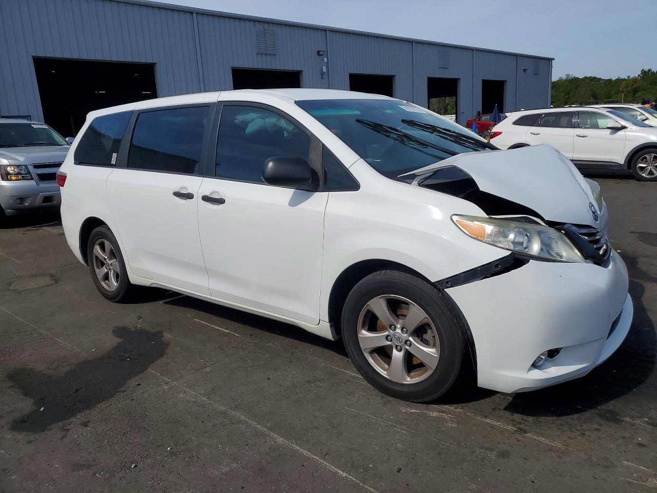 2017 TOYOTA SIENNA