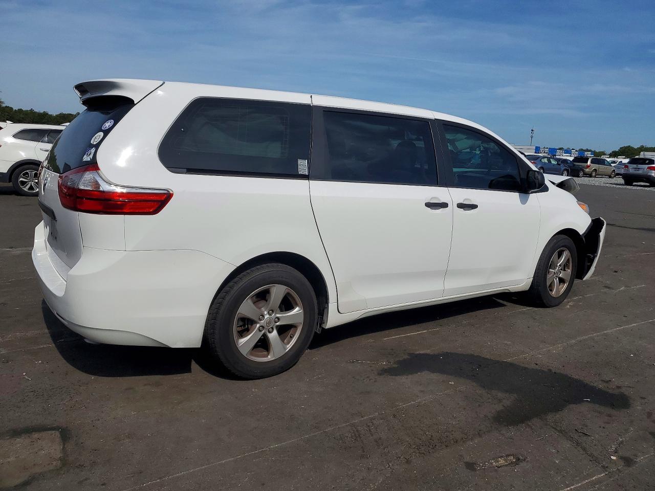 2017 TOYOTA SIENNA