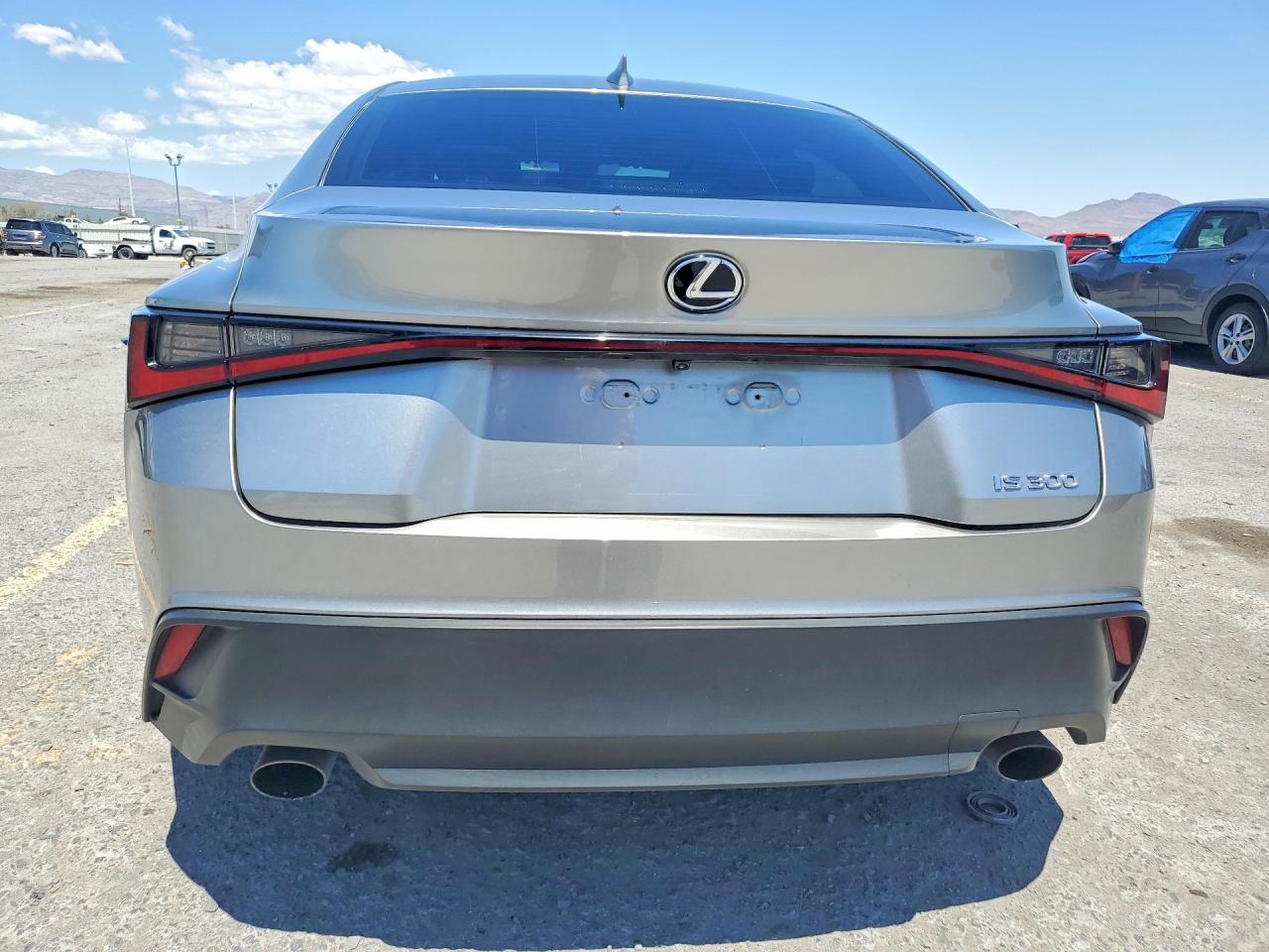 2022 LEXUS IS